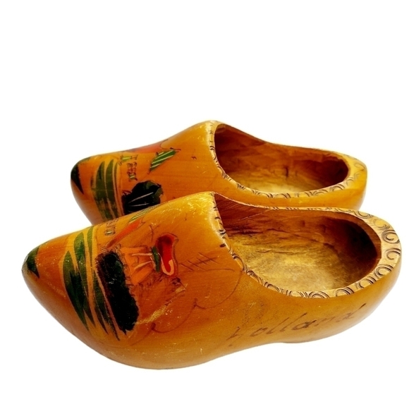 Vintage Holland Hand Painted Small Wood 7" Shoes Wall Decoration Wall Hangers - Picture 5 of 7